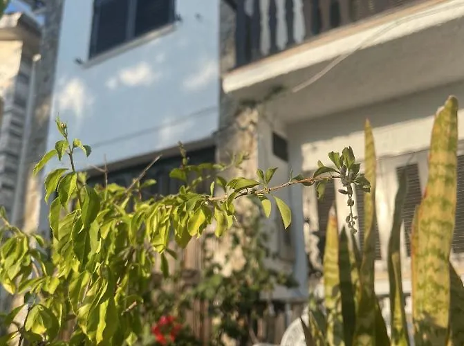 Πανσιόν Nina's *